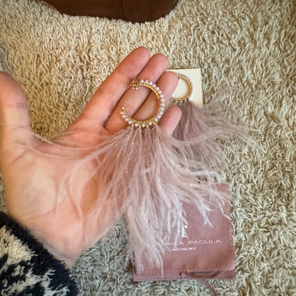 FEDERIKA PADULA FEATHER HOOP EARRINGS - Picture 3 of 3